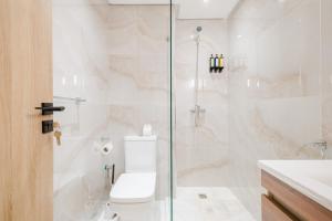 NEW - Central 1BR-Kingsize, AC & Terrace Parking