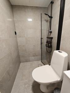 Centralt gästhus i Sala med kök, trädgård & Wi-Fi