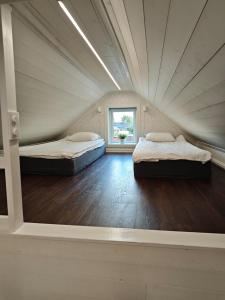 Centralt gästhus i Sala med kök, trädgård & Wi-Fi