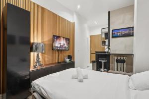 Nice flat close to Arc de Triomphe