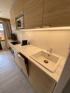 Avoriaz beau 2P falaise confort skis aux pied proche parking