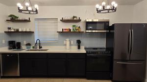 zzz Msg for 5 percent off zzz 3Bed 1Bath KingKingQueenBeds House MidtownPHX