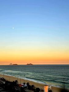 Frente MAR! Pé na areia! Posto 7 Barra da Tijuca
