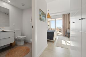 46 Corner Apartment with panoramic sea views and large terrace