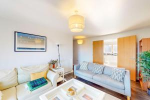 Bright 1-Bed Islington Flat with Balcony & Workspace Near Caledonian Road Tube Station