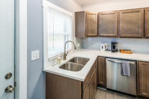 Prime Walnut Hills, 5min to UC, Lux King Beds, Sleep 6ppl, Smart TVs