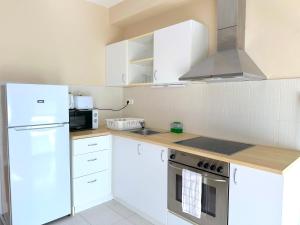 Prime Stay - Modern 2 Bedroom Family Apartment with Balcony