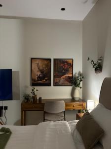 استديو فندقي بجلسه وحديقة خارجيه