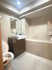 Modern Loft in Newport City - 2BR and 2BA