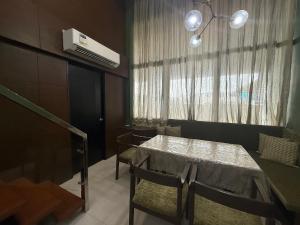 Modern Loft in Newport City - 2BR and 2BA