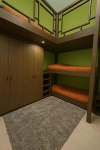 Modern Loft in Newport City - 2BR and 2BA