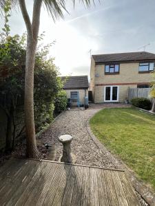 Cosy Contractor House with Garden & Parking!