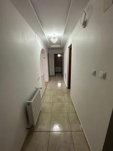 Apartment cu vedere la râu