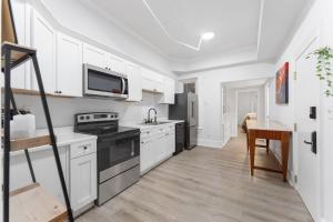 1734 Comfort Stay, 2 Bedrooms, 2 Bath with Kitchen & Wi-Fi