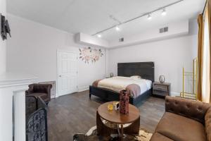 1734 Comfort Stay, 2 Bedrooms, 2 Bath with Kitchen & Wi-Fi