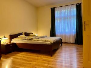 Luxury and historical apartment right in the center 130 m2, terrace and garden