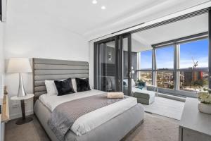 The Azure - Spacious 2BR Jewel Beachfront Apartment with Parking Pool Gym & Balcony Views