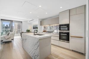 The Azure - Spacious 2BR Jewel Beachfront Apartment with Parking Pool Gym & Balcony Views