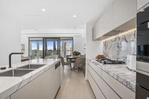 The Azure - Spacious 2BR Jewel Beachfront Apartment with Parking Pool Gym & Balcony Views