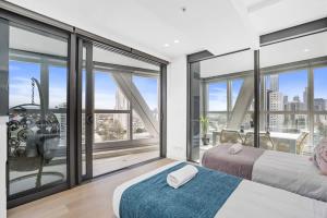 The Azure - Spacious 2BR Jewel Beachfront Apartment with Parking Pool Gym & Balcony Views