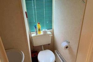 3 Bed Caravan - Sleeps 8 - Pets - Garden - Parking