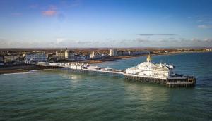 Studio with additional sofa bed - Eastbourne
