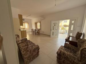 Cozy 2BR in Pervolia Near Beach Free Parking and many more