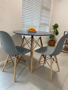 Flat in Durbanville Eversdal with office space