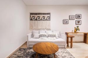 Modern Apartment with 3 Pools and Security