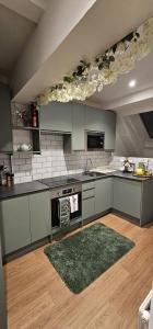 Amazing Central Windsor Flat Contractors welcome