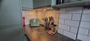 Amazing Central Windsor Flat Contractors welcome