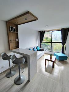 Apartamento Moderno con Vista a las Montañas Ideal para Teletrabajo o Descansar