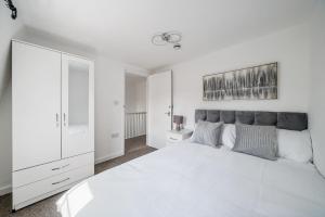 6 Bedrooms Entire Property in Central London