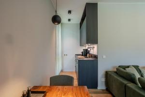 Marina Apartment am See mit Pool und Sauna