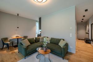 Marina Apartment am See mit Pool und Sauna