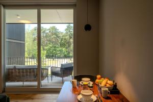 Marina Apartment am See mit Pool und Sauna