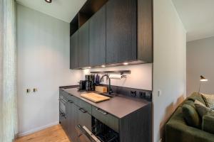 Marina Apartment am See mit Pool und Sauna