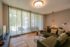 Marina Apartment am See mit Pool und Sauna