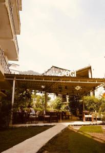 Yogi Resort And Garden Cafe