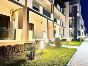 Elegance Pool View Apartment