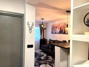 Deer House - Fireplace 1BR near Sinaia Plaza
