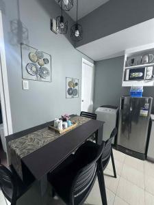Phebs 2bedroom Posh Condo in the heart of Makati