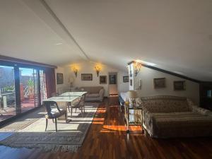 2-Level Flat with Terrace in the Heart of Rome