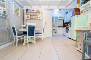 Domek z Netflixem i konsolą PS4, Bezpłatny Parking