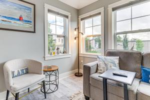 Walk to Dtwn Charlevoix Condo with Fireplace