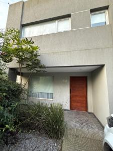 Acantilados mar y pileta