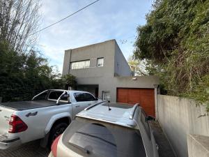 Acantilados mar y pileta