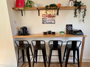 Southend city Escape, SS1, High St and beach are steps away