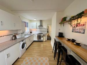 Southend city Escape, SS1, High St and beach are steps away