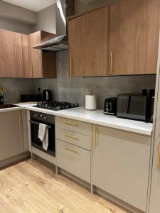 Luxurious 2 bed Apartment in London - Long Stays - Free Parking